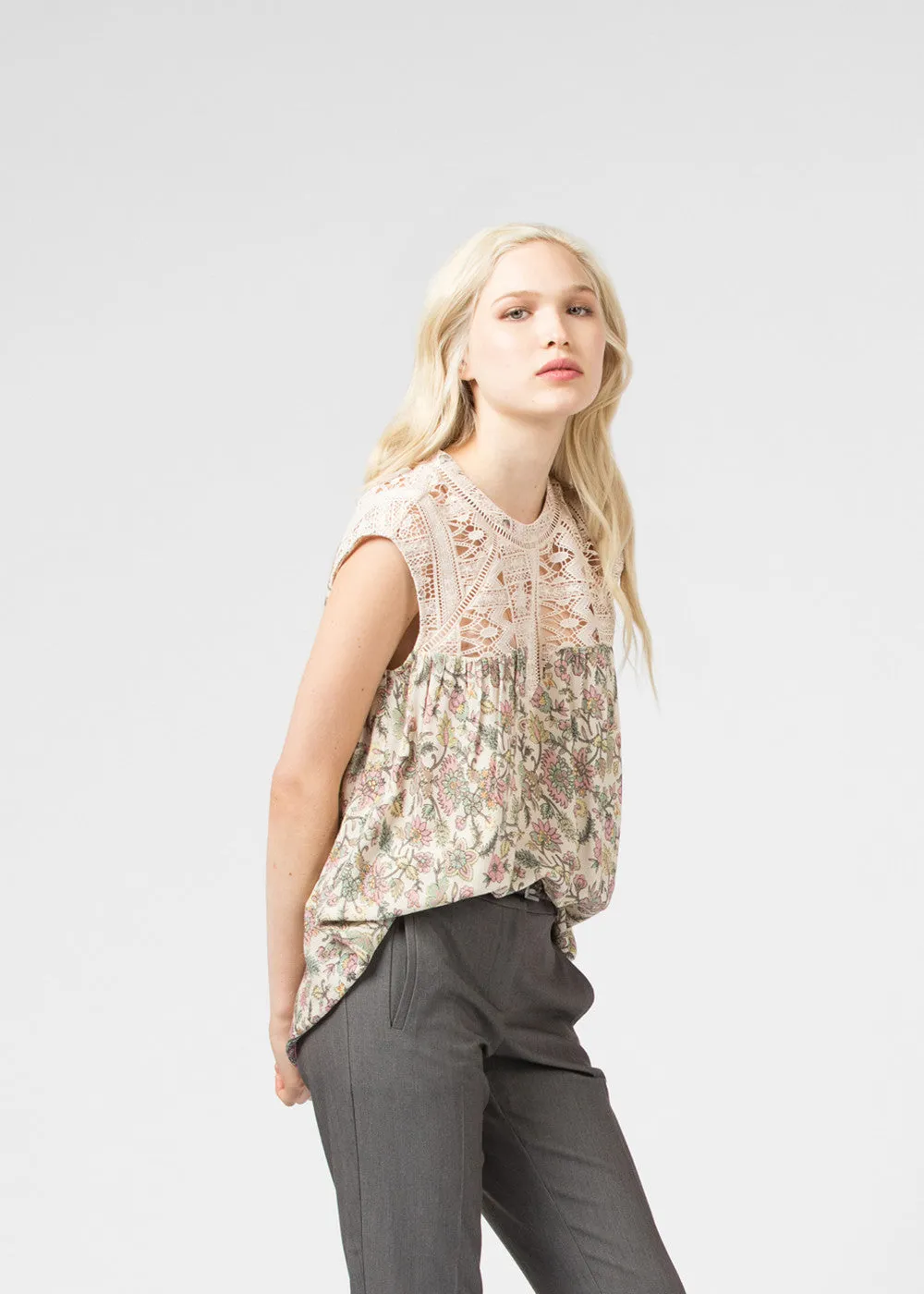 Floral Sleeveless Lace Blouse