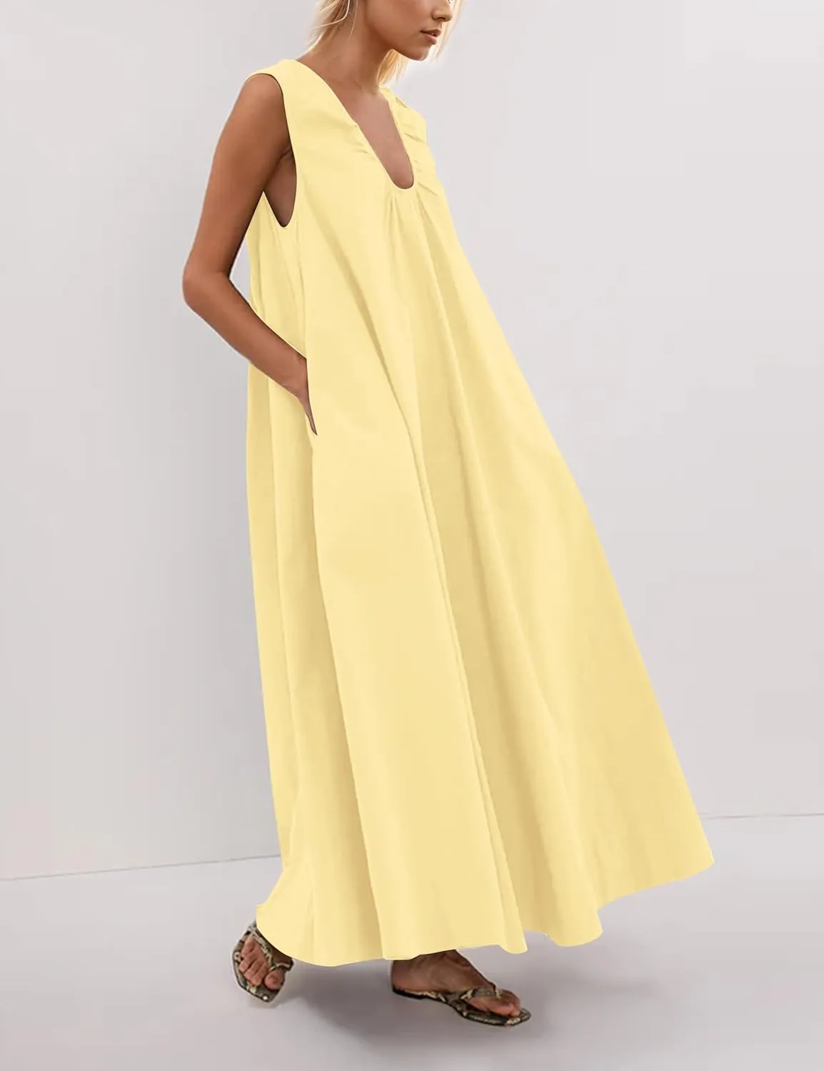 MISSACTIVER Women's Sleeveless Maxi Dress Scoop Neck Ruched Long Dress with Side Pockets Wide Shoulder Elegant Blouse Dresses