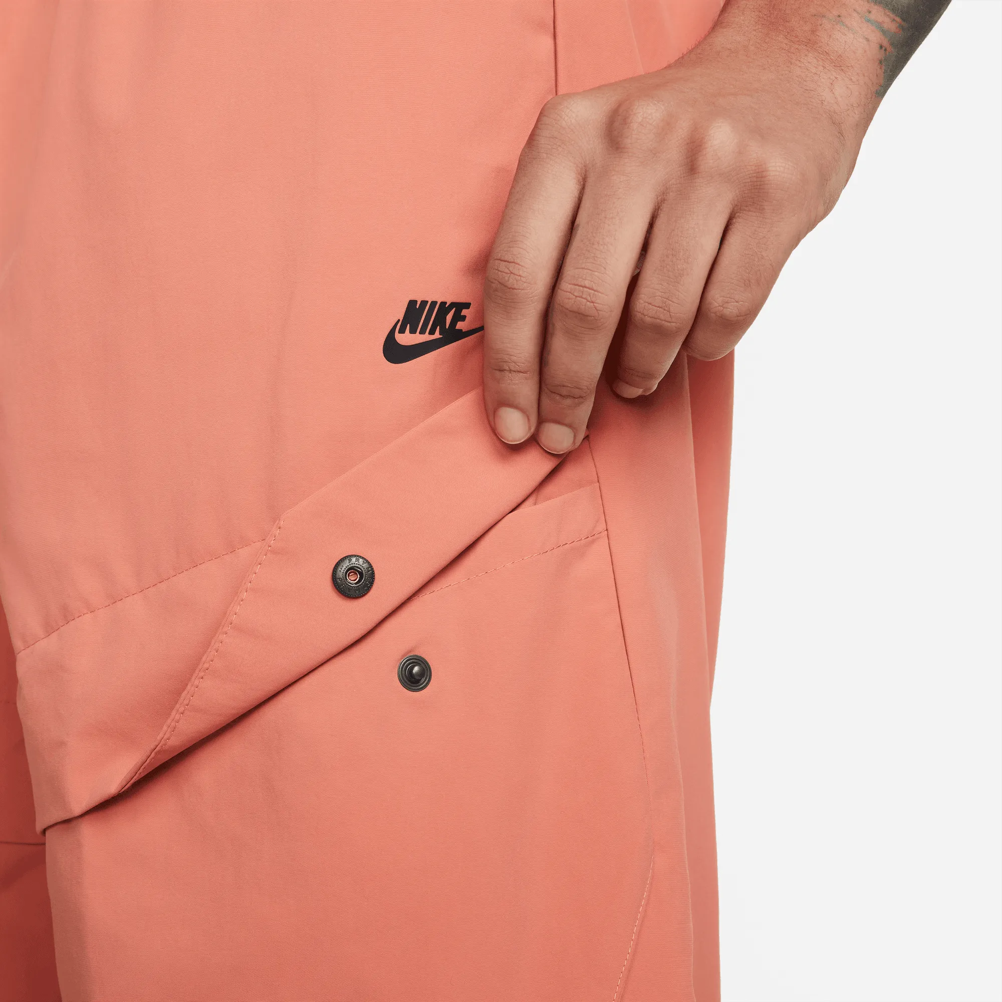 NIKE SW TECH PACK CARGO SHORTS (MADDER ROOT)